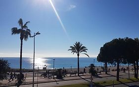 Appartement Au bord de la mer, vue plage , piscine, parking