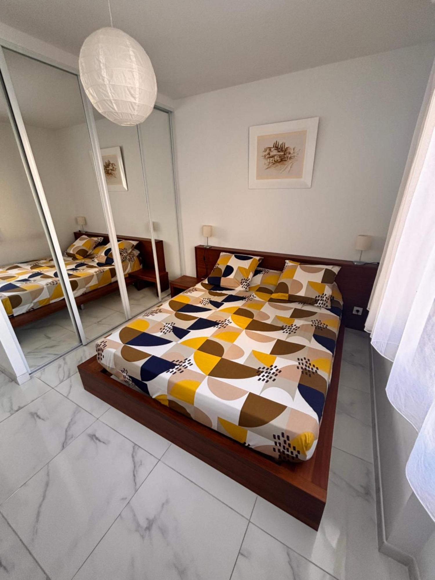 Appartement Au bord de la mer, vue plage , piscine, parking Cagnes-sur-Mer Extérieur photo