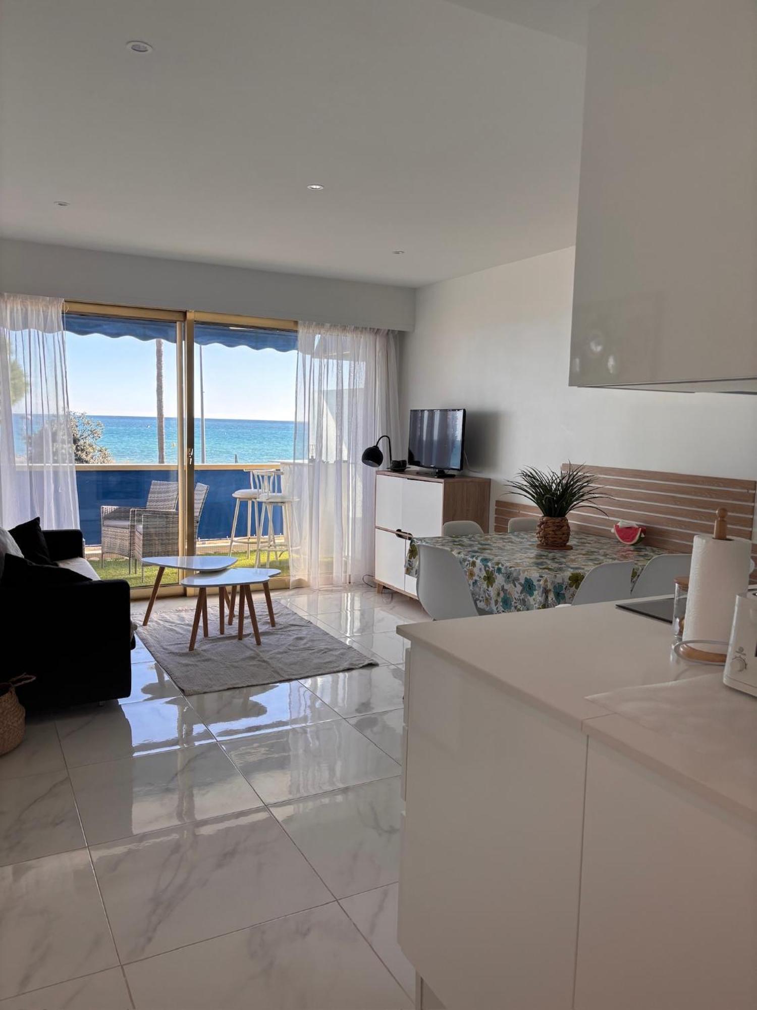 Appartement Au bord de la mer, vue plage , piscine, parking Cagnes-sur-Mer Extérieur photo