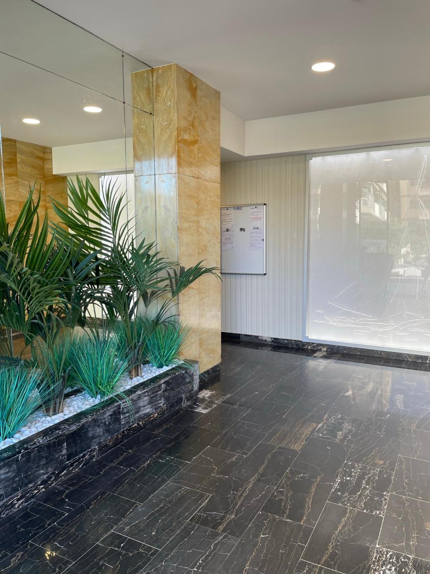 Appartement Au bord de la mer, vue plage , piscine, parking Cagnes-sur-Mer Extérieur photo
