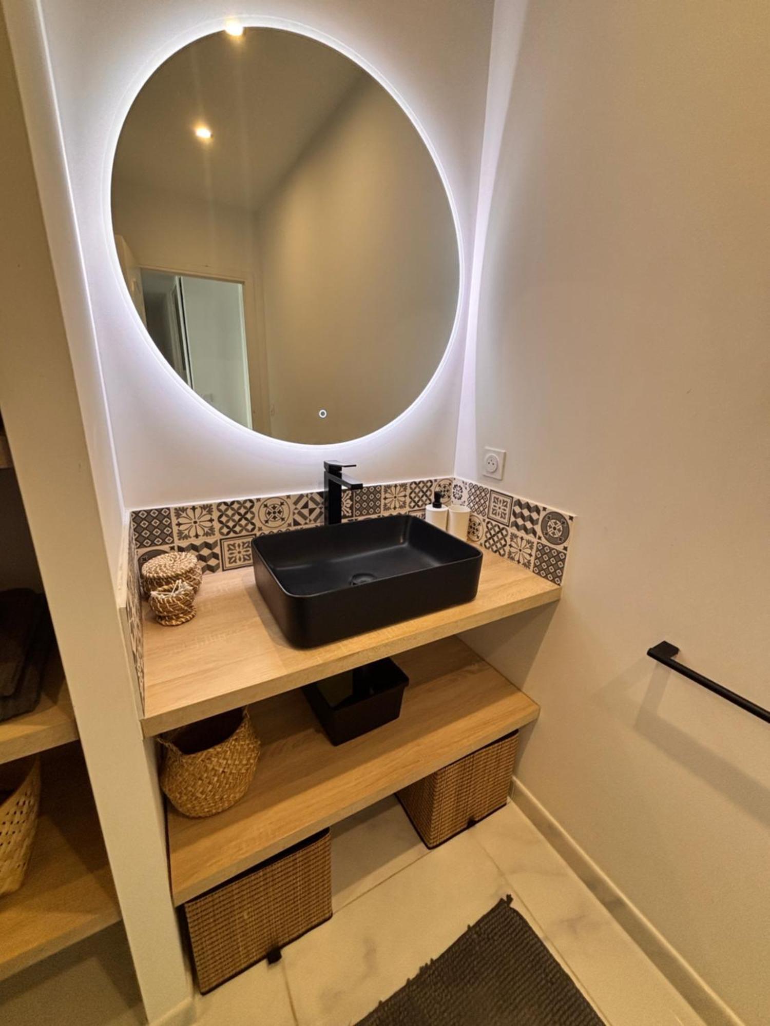 Appartement Au bord de la mer, vue plage , piscine, parking Cagnes-sur-Mer Extérieur photo