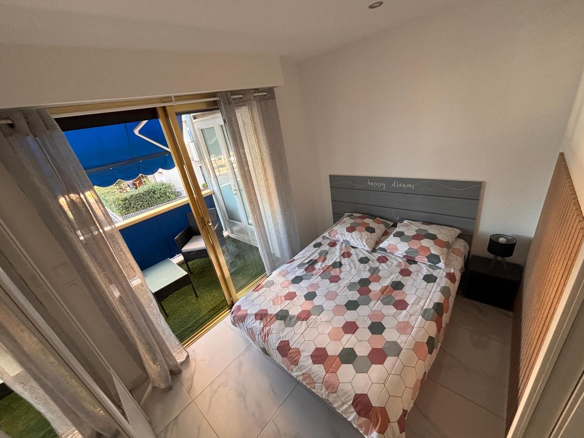 Appartement Au bord de la mer, vue plage , piscine, parking Cagnes-sur-Mer Extérieur photo