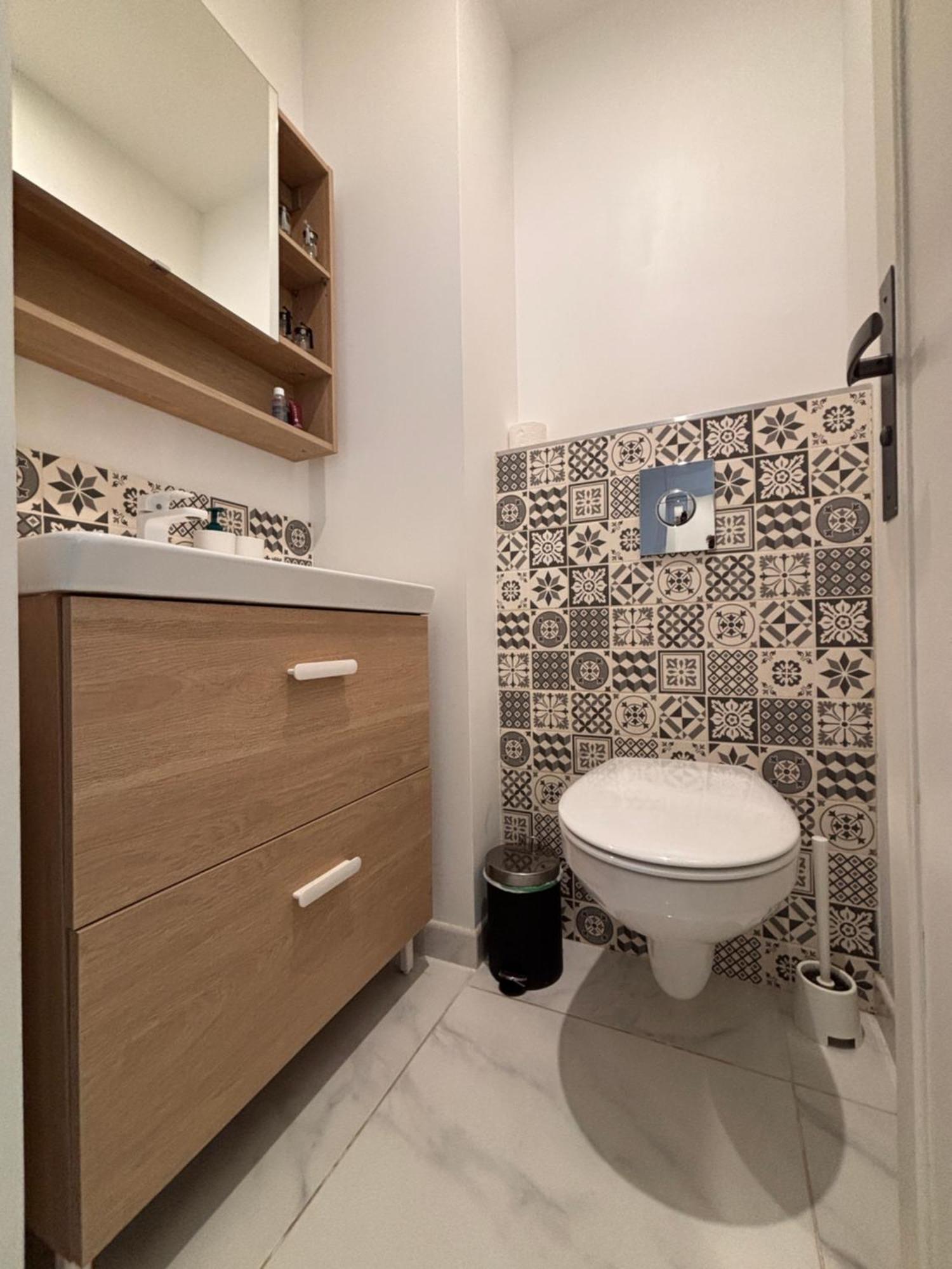 Appartement Au bord de la mer, vue plage , piscine, parking Cagnes-sur-Mer Extérieur photo
